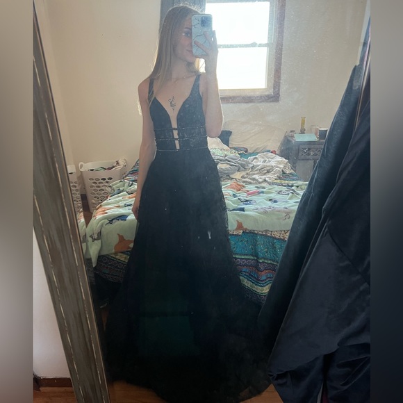 HOMECOMING AND PROM DRESSES - Picture 8 of 8